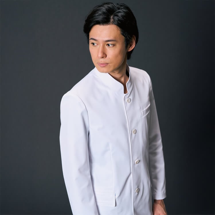 【ドクターコート メンズ】スタンドカラー「軽量＆ストレッチ」 ブルーステッチアクセント  S～3L 医師白衣/JUNKO KOSHINO