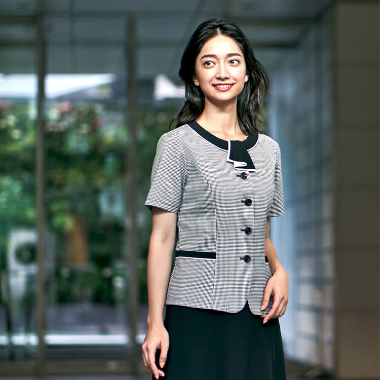 【事務服オーバーブラウス】 リボン付・透け防止・バストケアボタン  5～19号 半袖会社制服/店舗ユニフォーム