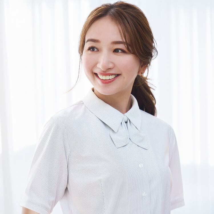 【事務服リボンブラウス 半袖】 ストライプ・ニットストレッチ・吸汗速乾・防汚透け防止 5号～19号 4色 (KAHESB878)