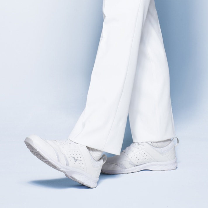【介護士シューズ MIZUNO】 ミズノ ・ゴム紐タイプ「通気性抜群！」抗菌防臭（インソール）3E 21.5-28.0cm 2色/ヘルパー靴