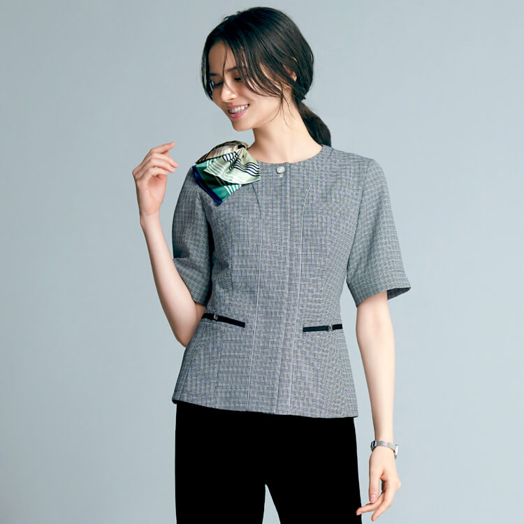 【事務服オーバーブラウス】enjoyスカーフループ付き・チェック柄「吸汗速乾＆涼しい素材」抗菌防臭 5～19号 ネイビー  グレー / 会社制服 夏服