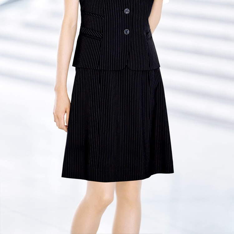【事務服スカート 夏用】 ストライプ柄 「Aライン」 ストレッチ・吸水速乾・ECO素材・家庭洗濯可 53cm丈（9号） 5～21号 ブラック色 会社制服/オフィスユニフォーム