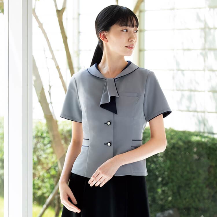 【事務服オーバーブラウス】 「ニット素材」 取り外し可能リボンタイ ・消臭・イージーケア・家庭洗濯可 5～17号 ネイビー色  夏服/オフィスユニフォーム