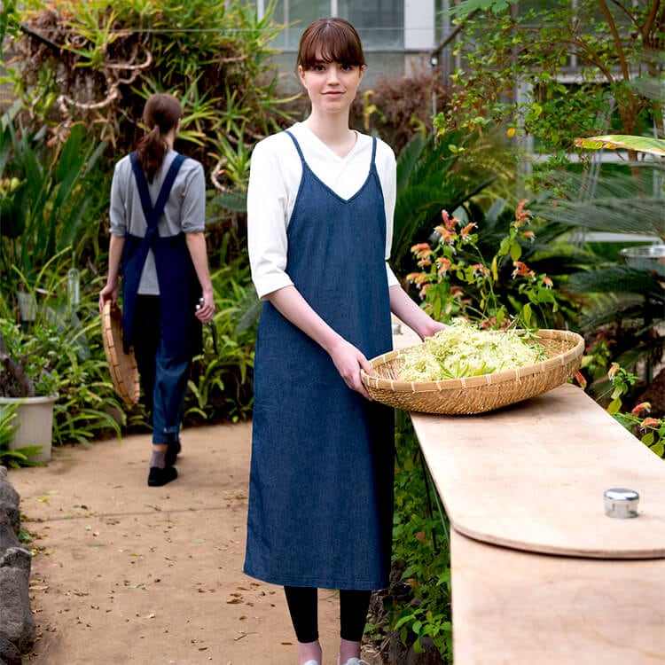 【エプロン制服 レディース】「環境に配慮したデニム素材」リサイクルコットン 綿100% / 店舗ユニフォーム 女性用 (HYS7373)