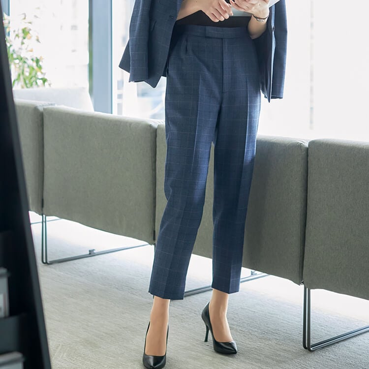 【事務服 パンツ】テーパードクロップド 丈61cm（9号） チェック柄・ECO素材 5～17号 ネイビー  / YUKI TORII 
