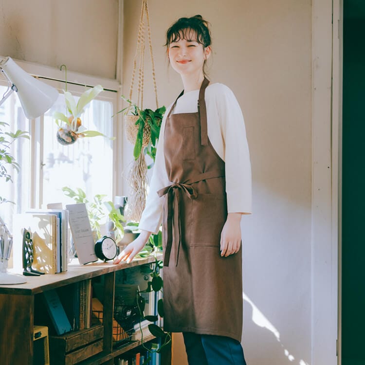 【業務用エプロン】 SDGs「天然繊維染素材」 制菌制電・前中心丈85cm フリーサイズ 6色 / 飲食店ユニフォーム