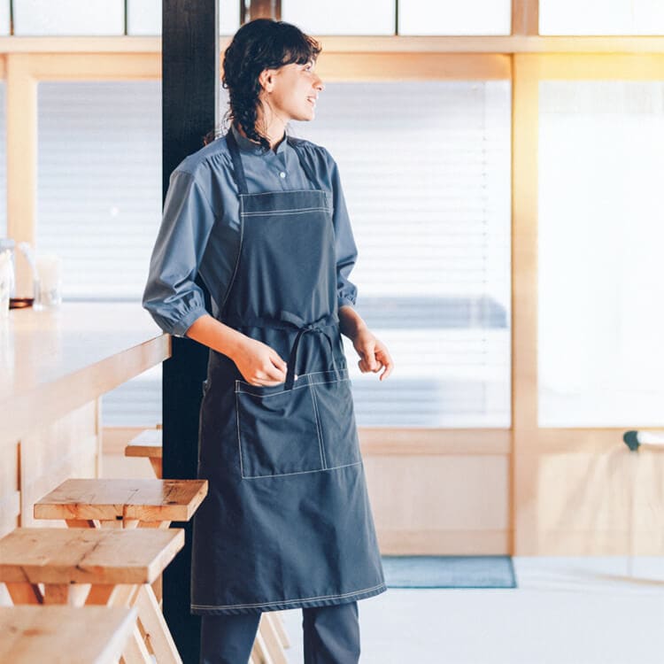 【飲食店制服 胸付エプロン】男女兼用 「清涼デニム調素材」 ストレッチ・吸汗速乾 丈90cm  フリーサイズ  ネイビー   / 業務用ユニフォーム