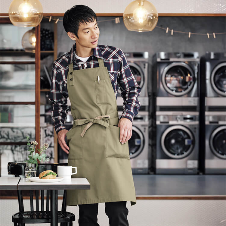 【胸当てエプロン】撥水素材「肩ひも調整可」フリーサイズ　4色 / ショップ店員ユニフォーム