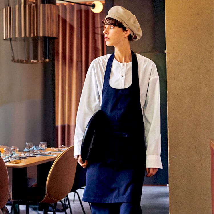 【飲食店ユニフォームエプロン】フリーサイズ「首ヒモ ボタン調整」ダークネイビー色 / レストラン制服