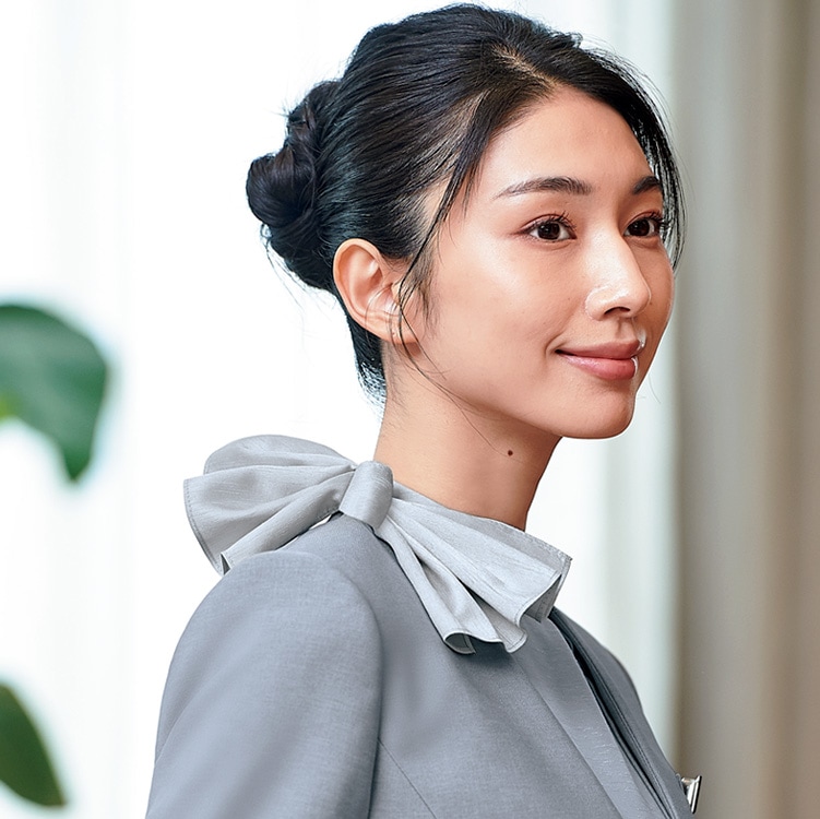 【スカーフ】「上品な光沢感のシャンタン素材」フリー（27cm×27cm） 3色   受付制服アクセサリー/接客用ユニフォーム