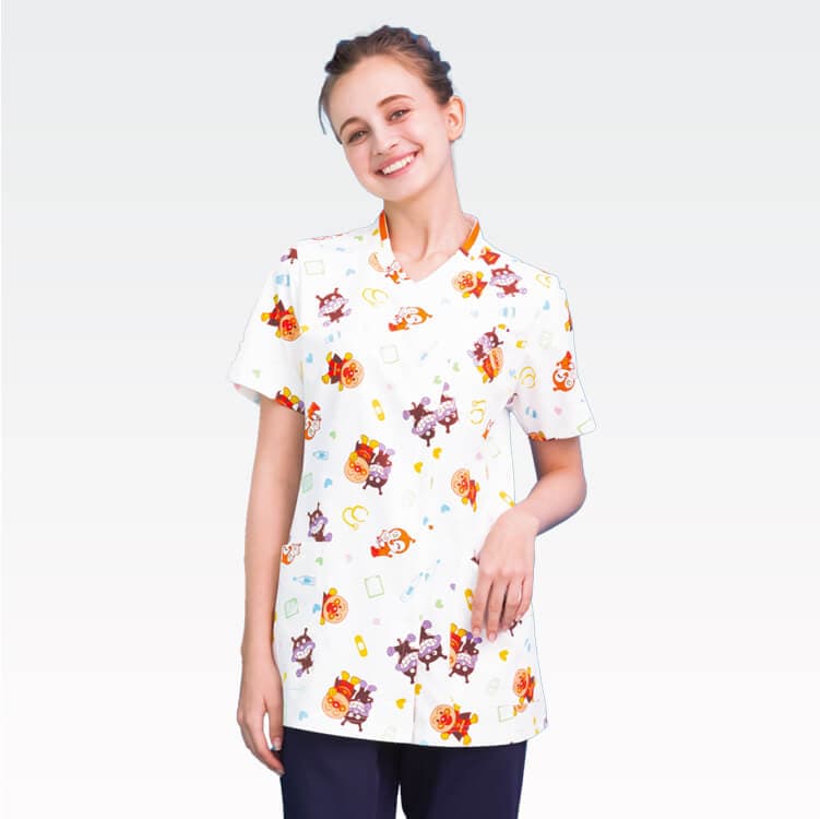 【医療スクラブ レディース】アンパンマンプリント「制菌＆制電」ストレッチ S～4L 小児科 / クリニックユニフォーム