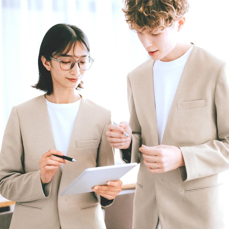 【オフィス制服 ジャケット】男女兼用「ノーカラーデザイン」すっきりシルエット SS～4L 4色 / スタッフユニフォーム