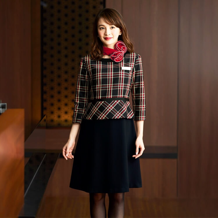 【受付ユニフォーム ワンピース】タータンチェック「フレアスカート×プルオーバー一体型デザイン」オールシーズン レッド色  5～19号 / イベントユニフォーム (JOI61790)