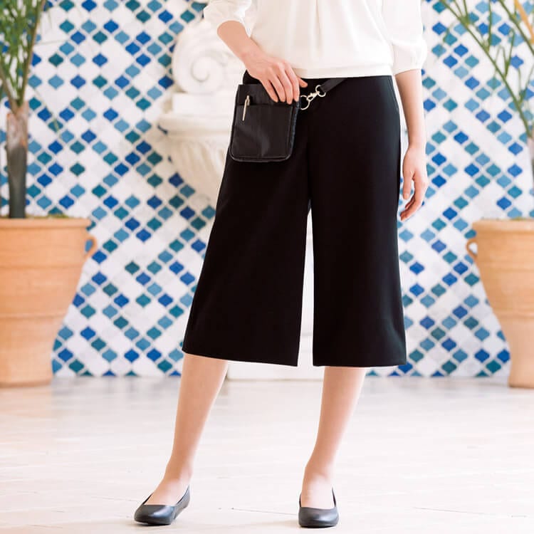 【エステ制服キュロットパンツ】レディース「体型カバーデザイン」ストレッチ・吸汗速乾・ノーアイロン・静電気防止 7～17号 ブラック / ビューティーサロンユニフォーム (HTHWP880)