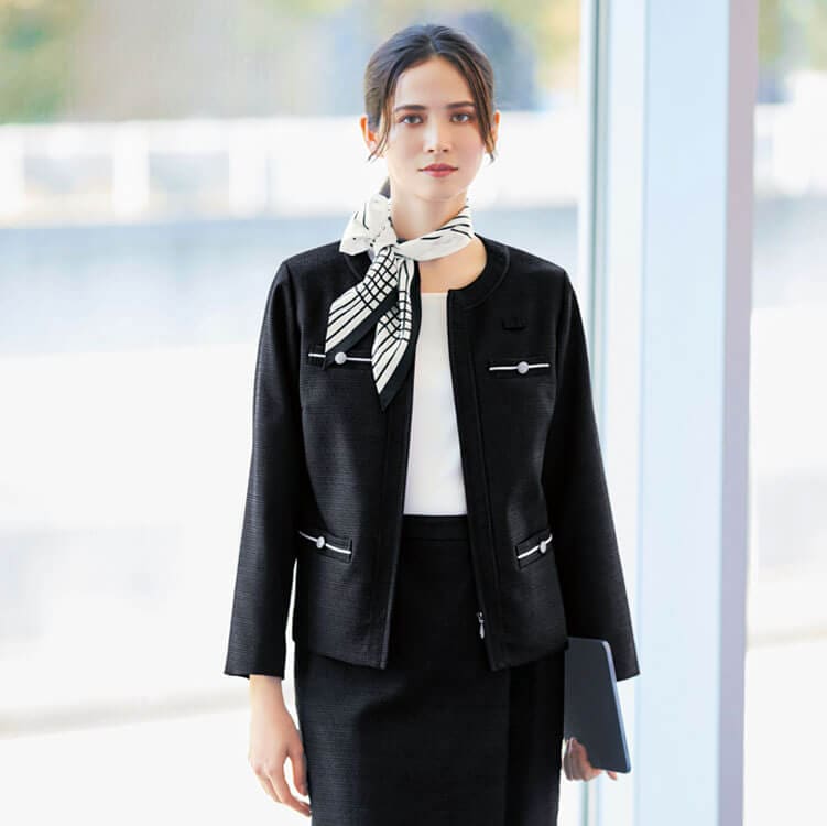 【オフィス制服ジャケット】ノーカラー「ラメ入りツィード素材」横ストレッチ 5～15号 / ブラック（KAHNAJ305）