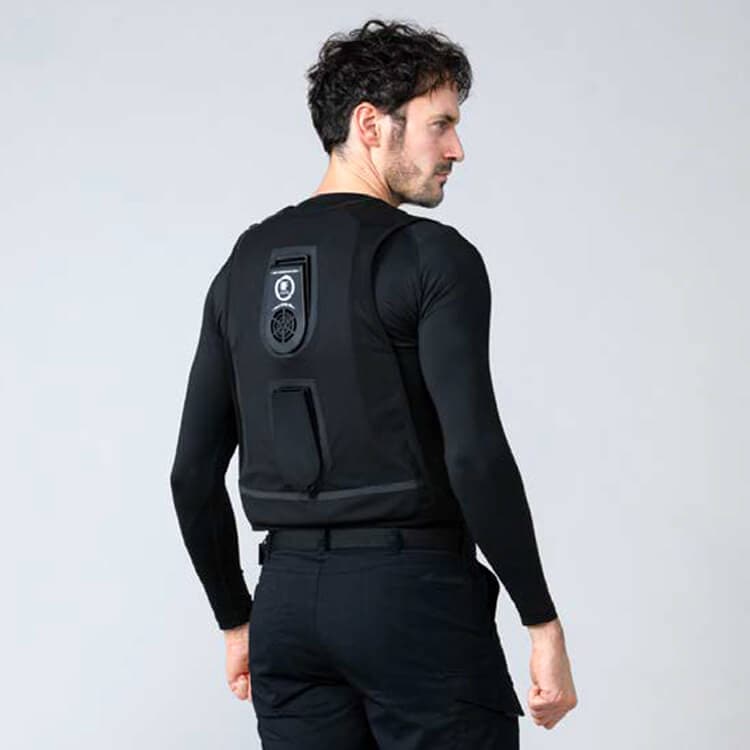 予約販売中！【ペルチェクーラー ベスト】EXFROZEN「背中から冷風がでる」フリーサイズ / サンエス（SAEEF99300）