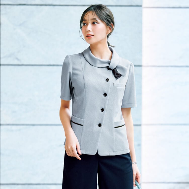 【事務服 オーバーブラウス半袖】ニット素材「パール調ボタン＆ボウタイ」5～21号 / 3色（BOMAJ0865）