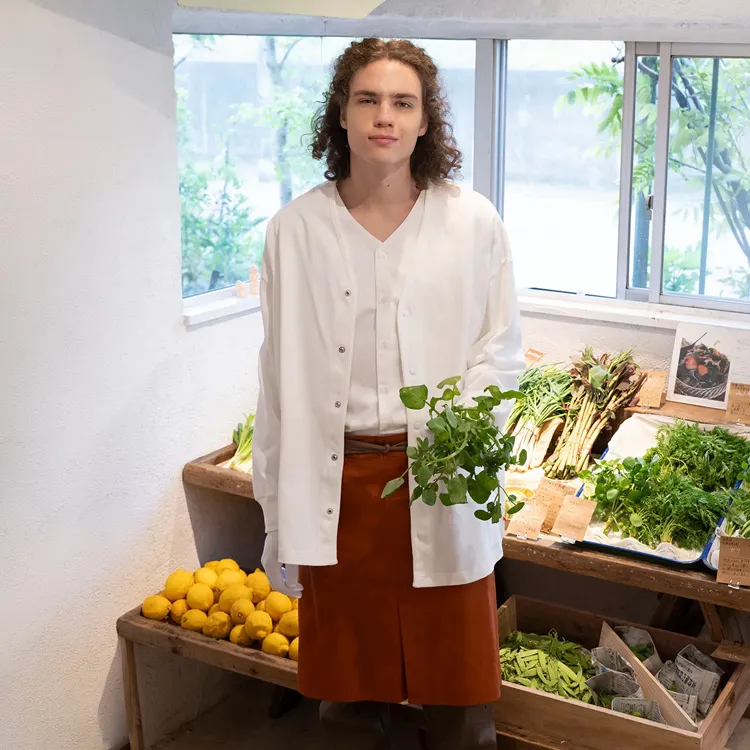 腰エプロン｜カフェ制服・ベント入りの足捌きが楽なサロンエプロン