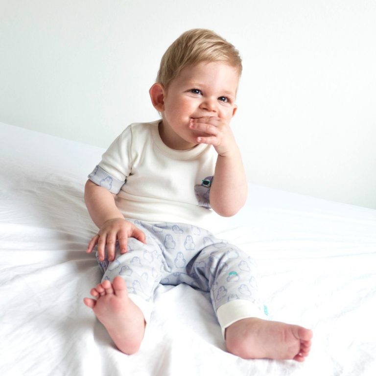 BiNKi ポケット付き半袖Tシャツ ひょっこりペンギン オーガニックコットン100% ビンキペンギン柄 ホワイト オランダ発のダッチデザイン T-shirt penguin in the pocket S/M/L