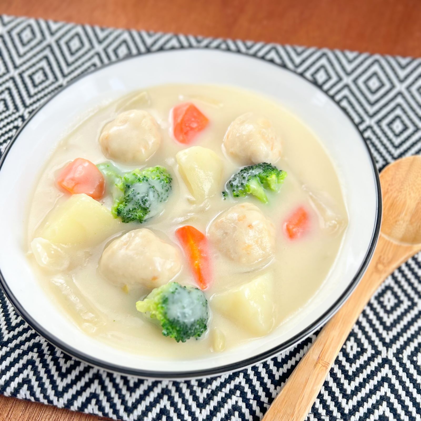 【冷凍】雲仙しまばら鶏ぷりぷり肉だんご
