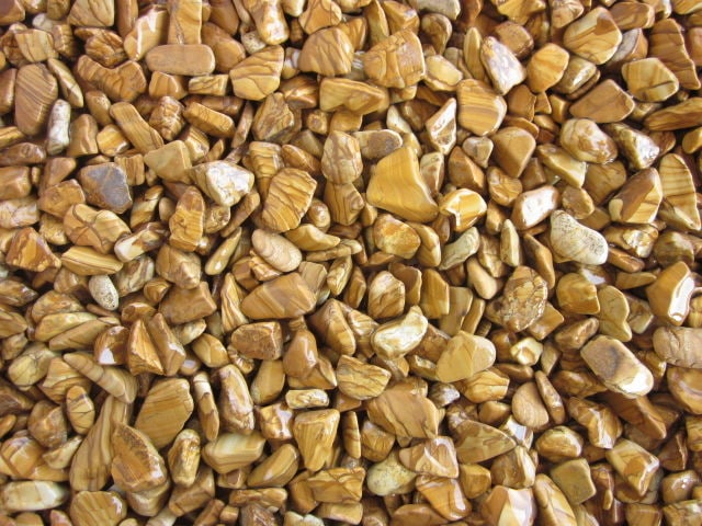 木目黄石（茶砂利） 20kg袋　3サイズ（13-30mm）