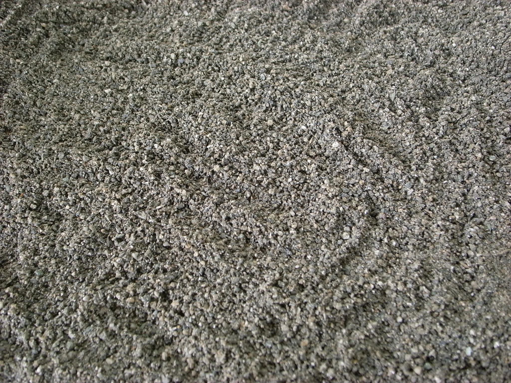 安心・安全 (放射線量検査証付)国産 吉野川砂(川砂) 20kg袋 5mmまで 洗い砂・土壌改良材・庭土・園芸・芝生の目土や水槽の底砂・ガーデニング・庭・DIY