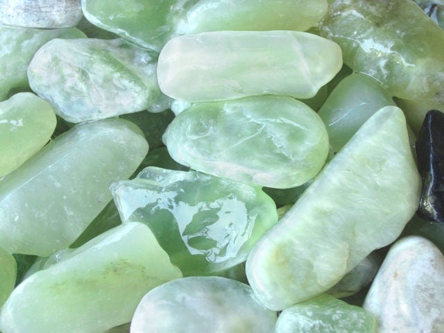 ライトグリーン（黄緑砂利）4サイズ（10～30mm） 20kg袋