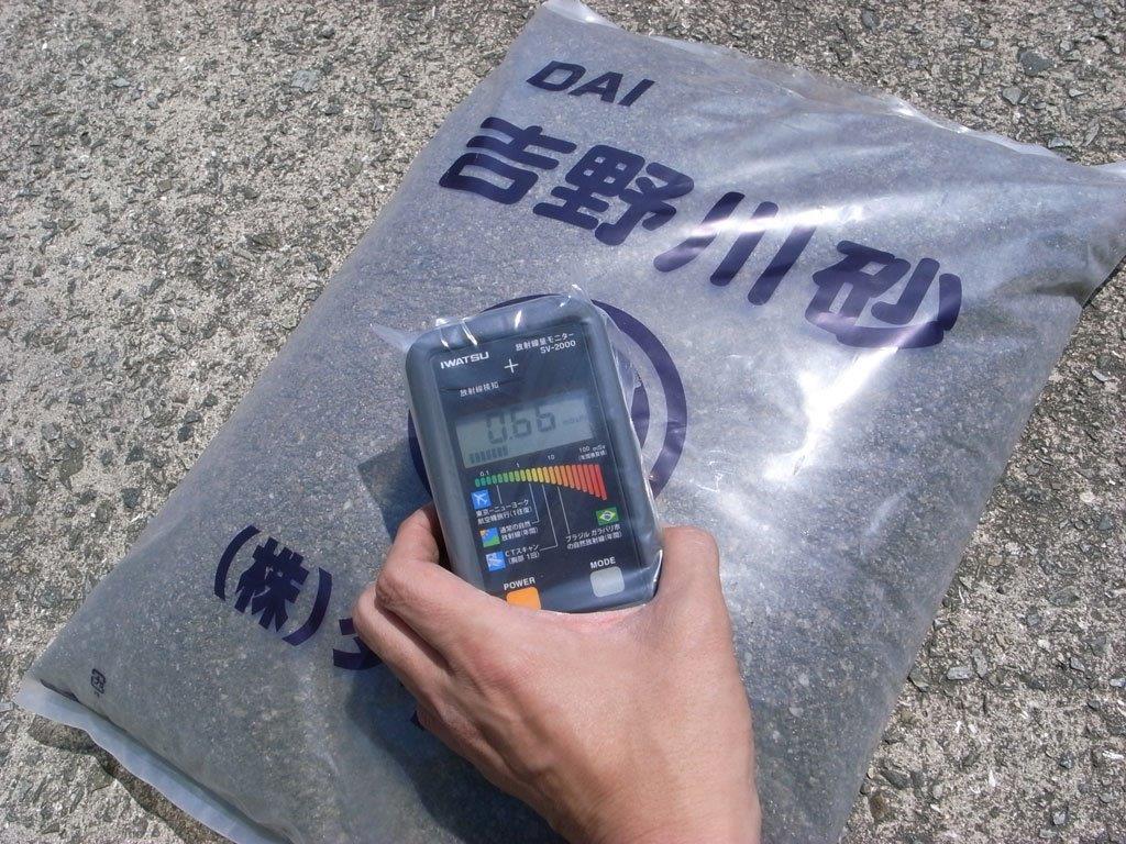安心・安全[放射線量報告書付き]国産　吉野川砂（粗目）　20kg袋　4-10mmまで　安心・安全（放射能検査証付）