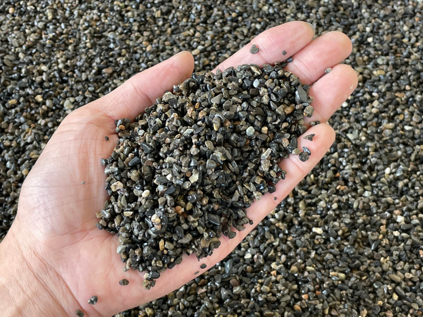 国産　【和歌山県産】天然 新宮砂利 20kg×10袋セット(200kg)　5サイズ(2mm～30mmまで）　濾過材用に最適