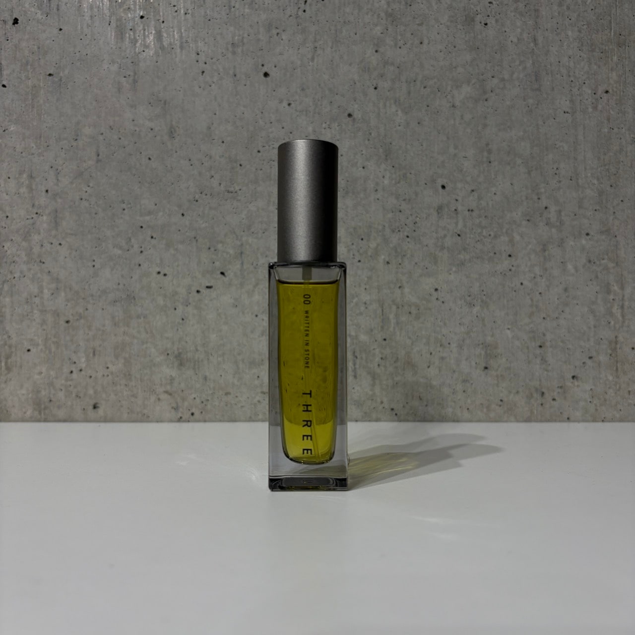 THREE スリー Essential Scents R 00 WRITTEN IN STONE オードトワレ