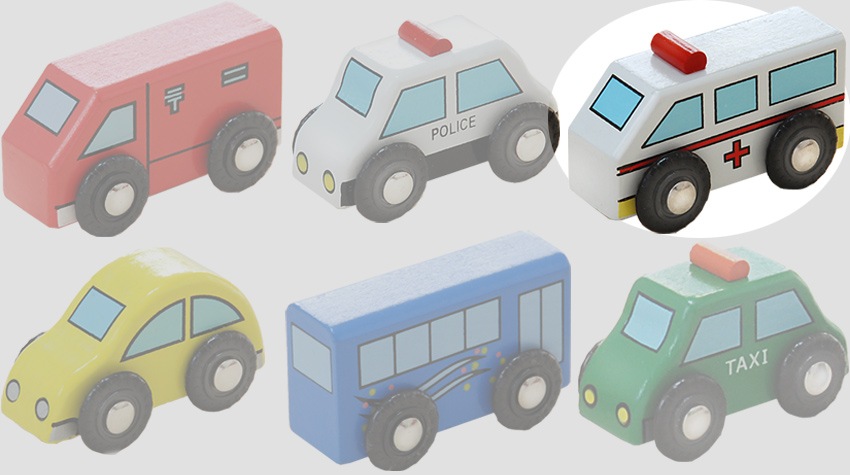 OUTLET　乗り物：救急車（木のおもちゃ　汽車レール）