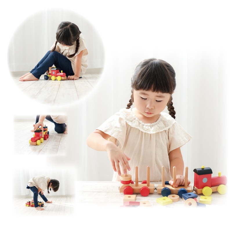 名入れ付き・カラフル機関車 木のおもちゃ(うごかす)