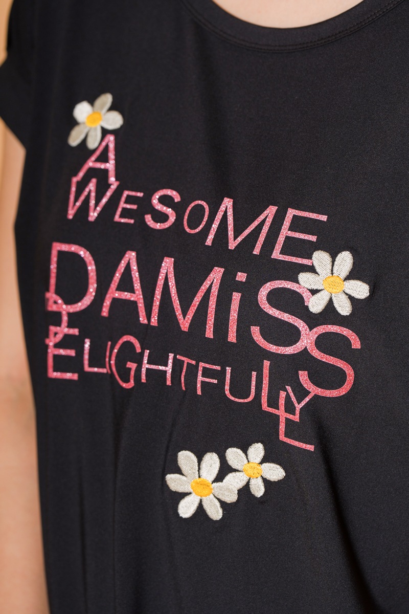 フラワー刺繍タックＴシャツ  ブラック　1534-1606