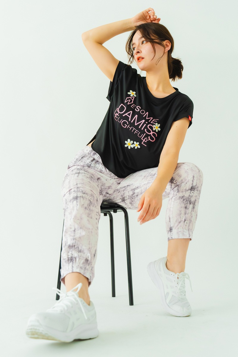 フラワー刺繍タックＴシャツ  ブラック　1534-1606