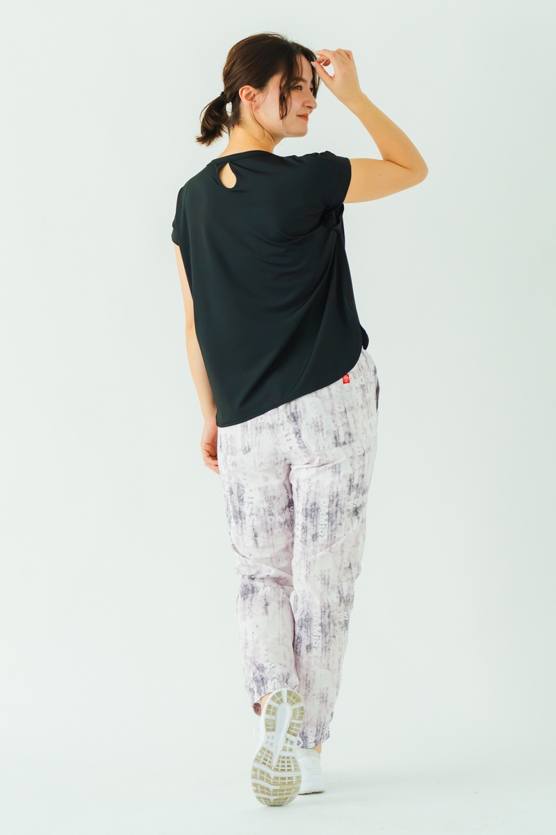 フラワー刺繍タックＴシャツ  ブラック　1534-1606