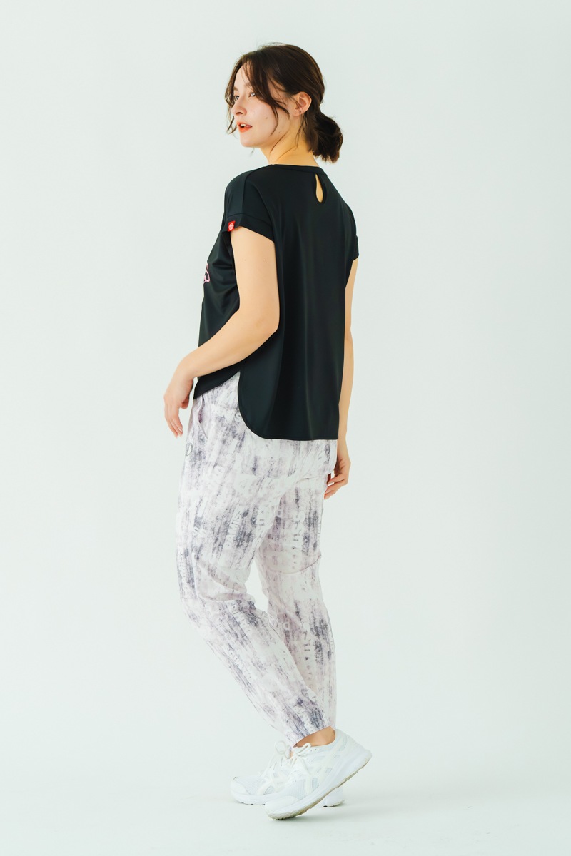 フラワー刺繍タックＴシャツ  ブラック　1534-1606