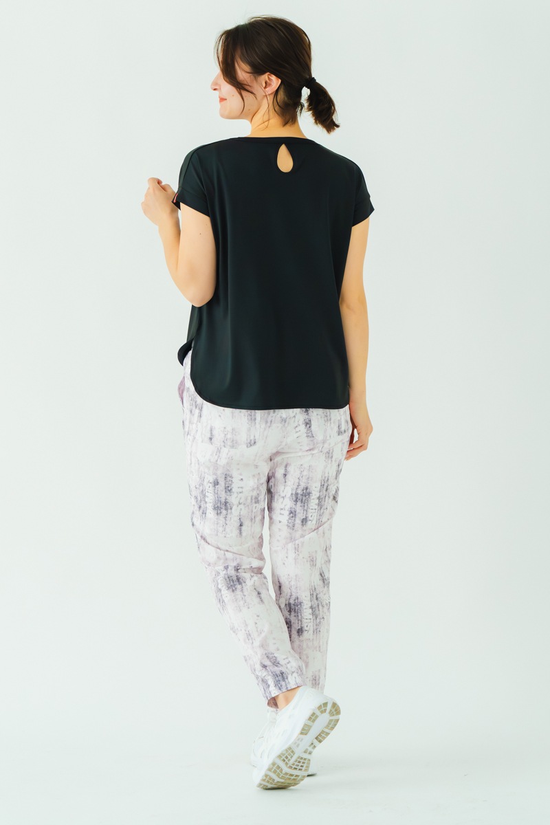 フラワー刺繍タックＴシャツ  ブラック　1534-1606