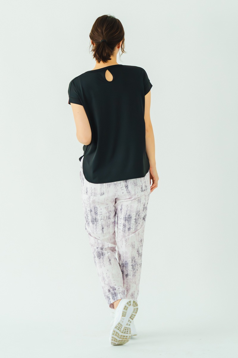 フラワー刺繍タックＴシャツ  ブラック　1534-1606