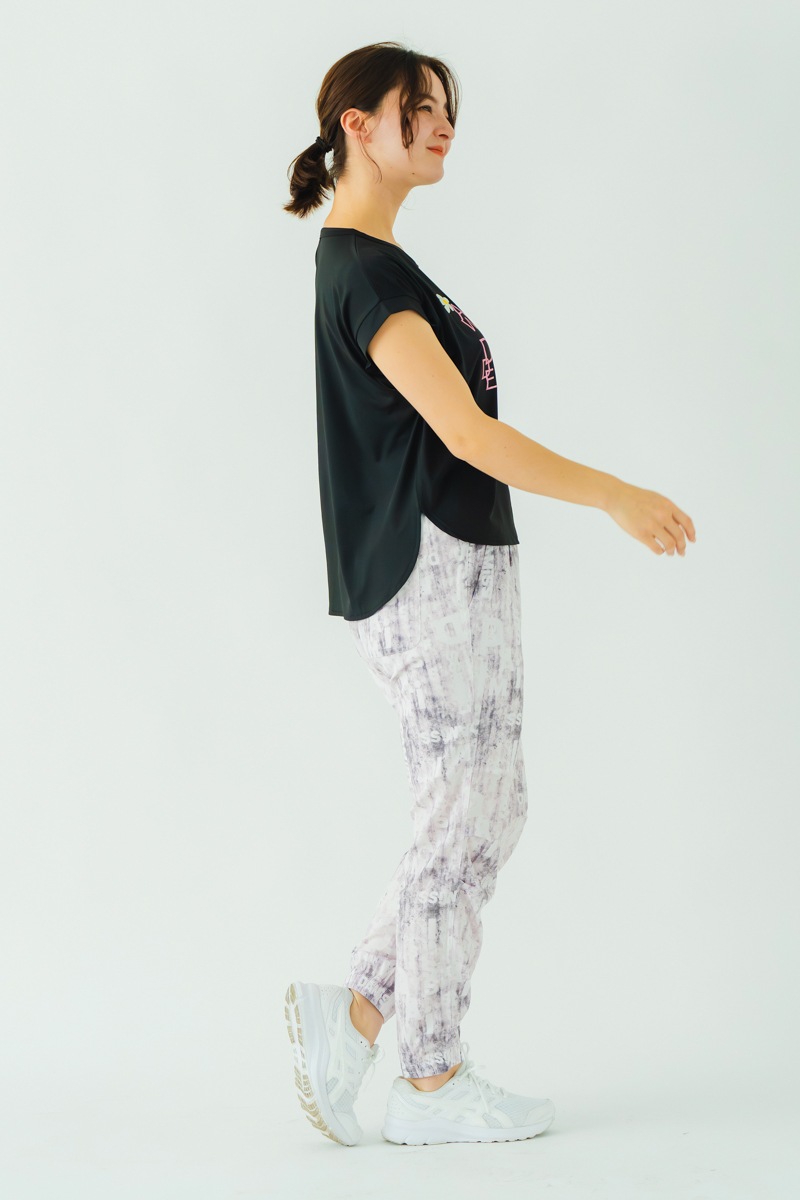 フラワー刺繍タックＴシャツ  ブラック　1534-1606