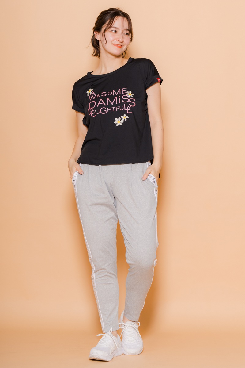 フラワー刺繍タックＴシャツ  ブラック　1534-1606