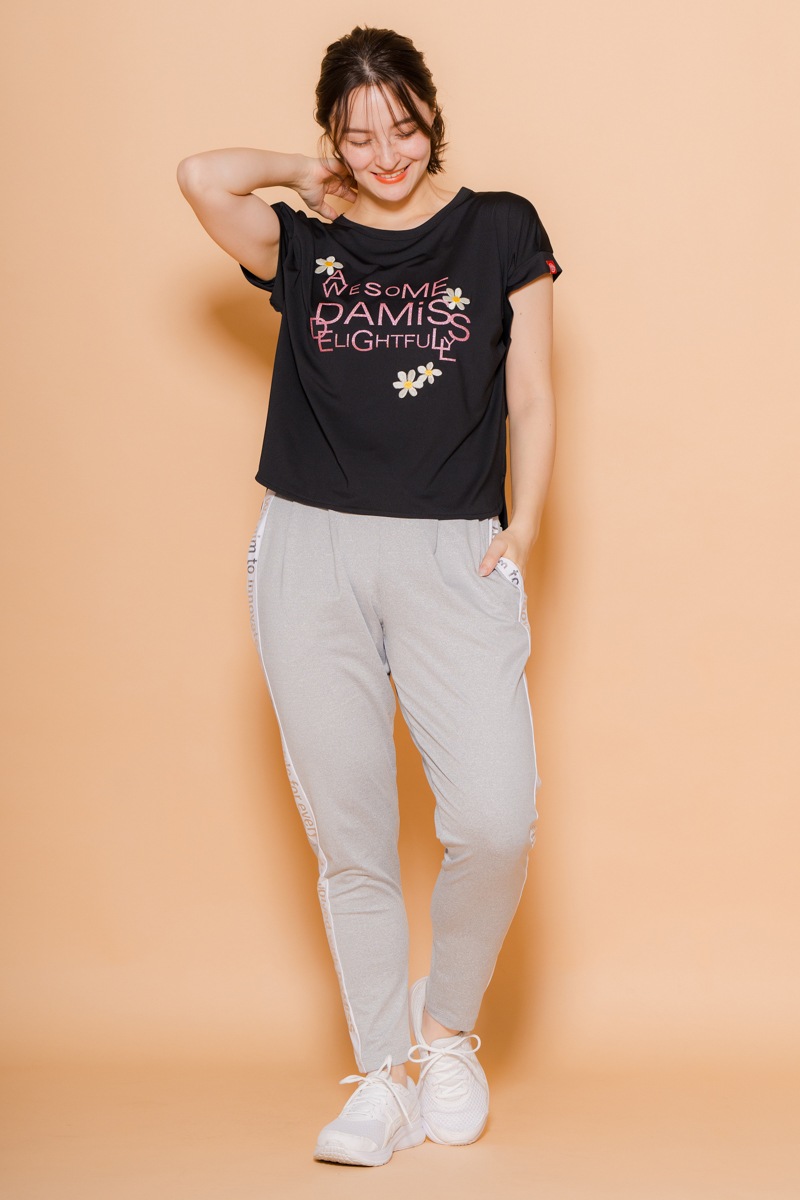 フラワー刺繍タックＴシャツ  ブラック　1534-1606