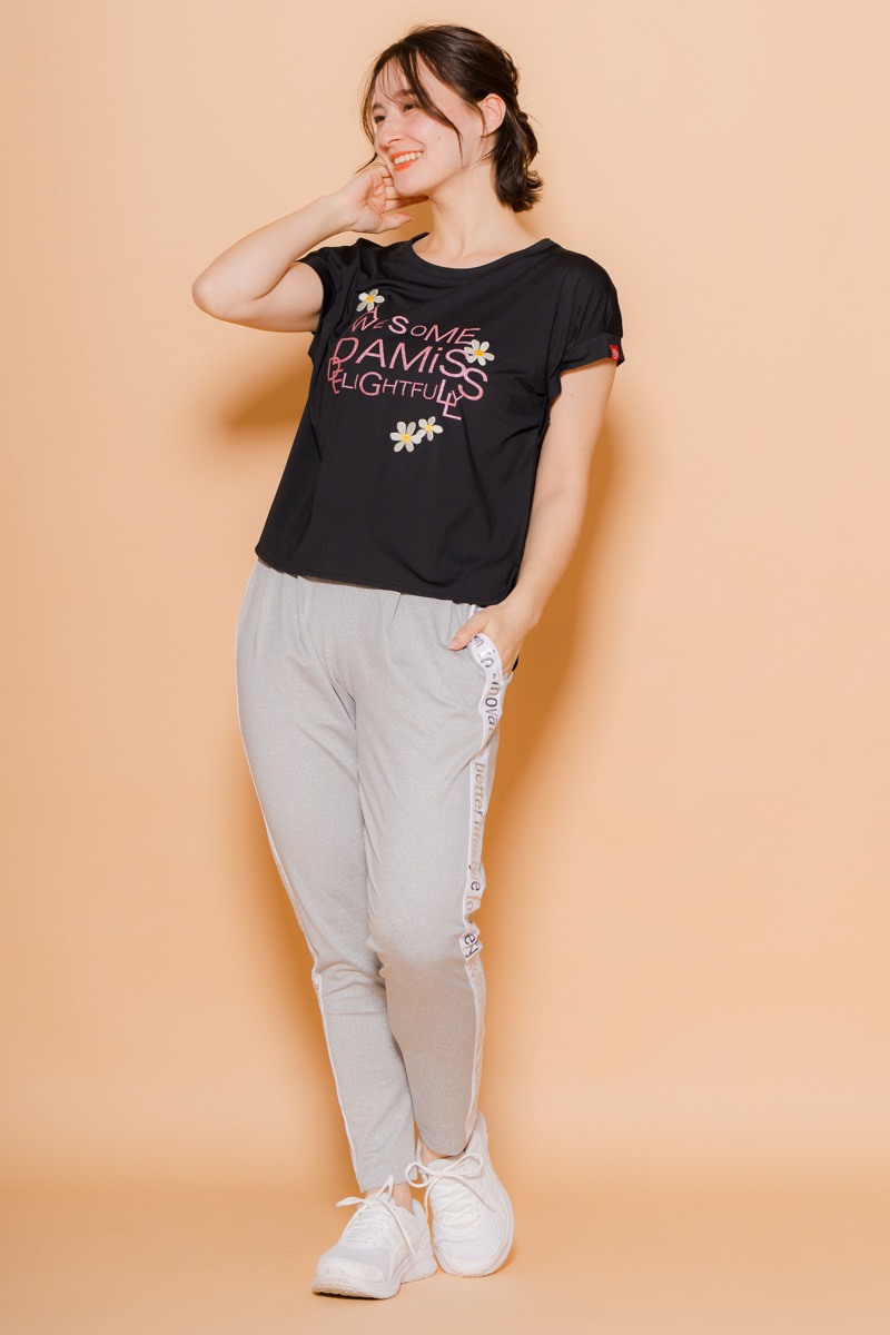 フラワー刺繍タックＴシャツ  ブラック　1534-1606