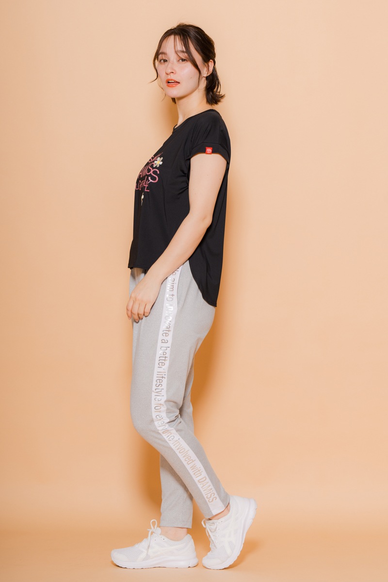 フラワー刺繍タックＴシャツ  ブラック　1534-1606