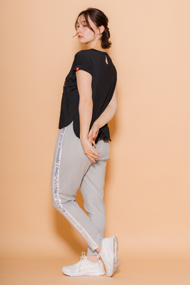 フラワー刺繍タックＴシャツ  ブラック　1534-1606