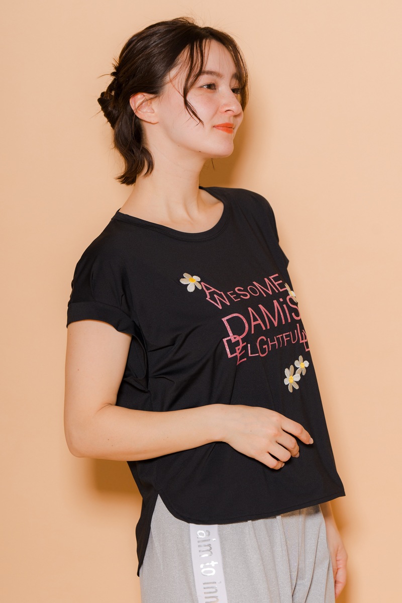 フラワー刺繍タックＴシャツ  ブラック　1534-1606