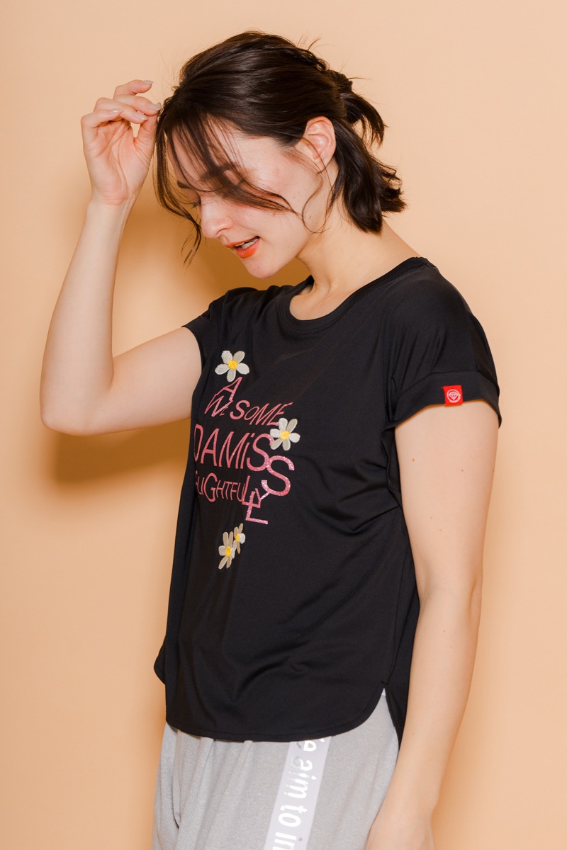 フラワー刺繍タックＴシャツ  ブラック　1534-1606