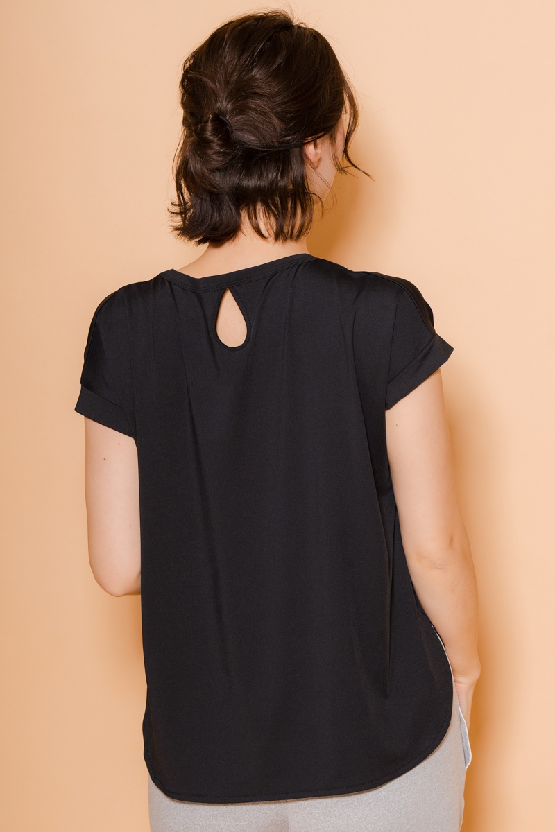 フラワー刺繍タックＴシャツ  ブラック　1534-1606