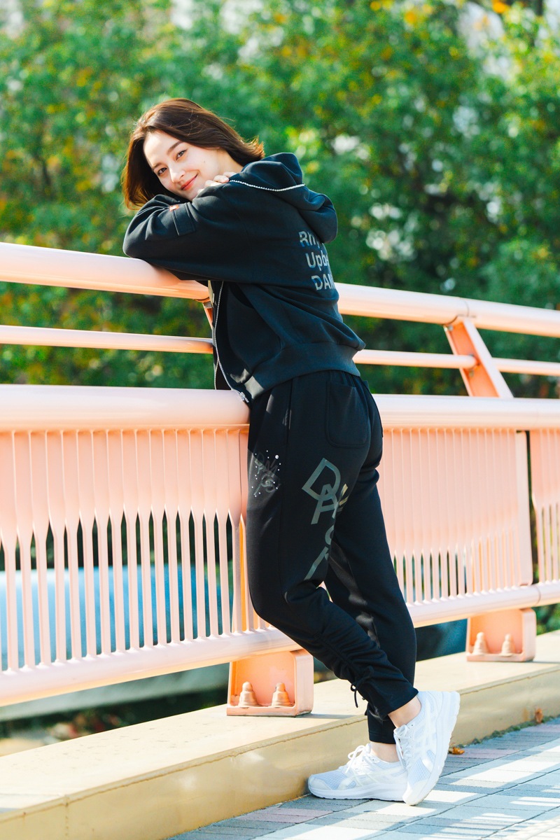 ラインストーンジップUPパーカー ブラック 1535-1424