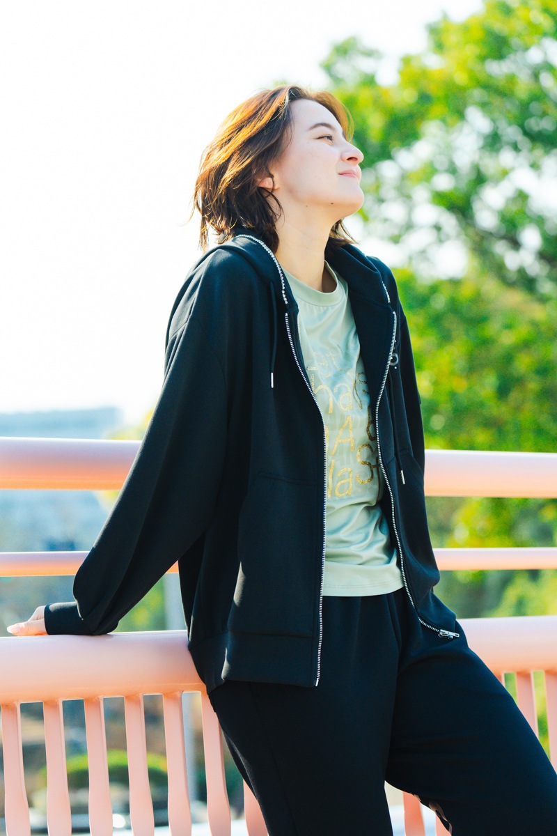 ラインストーンジップUPパーカー ブラック 1535-1424 | D SHOP 着心地