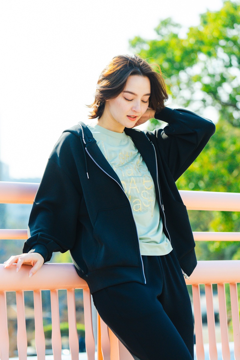 ラインストーンジップUPパーカー ブラック 1535-1424 | D SHOP 着心地